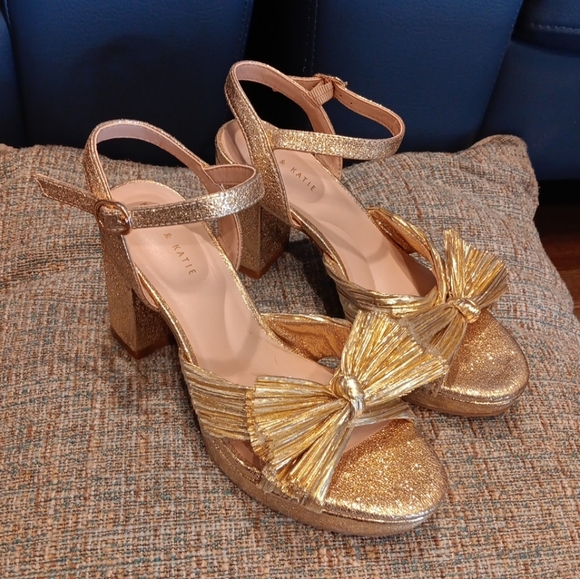 Kelly & Katie Heather Evening Sandal Gold Semi New Size 6M Heels - Picture 1 of 5